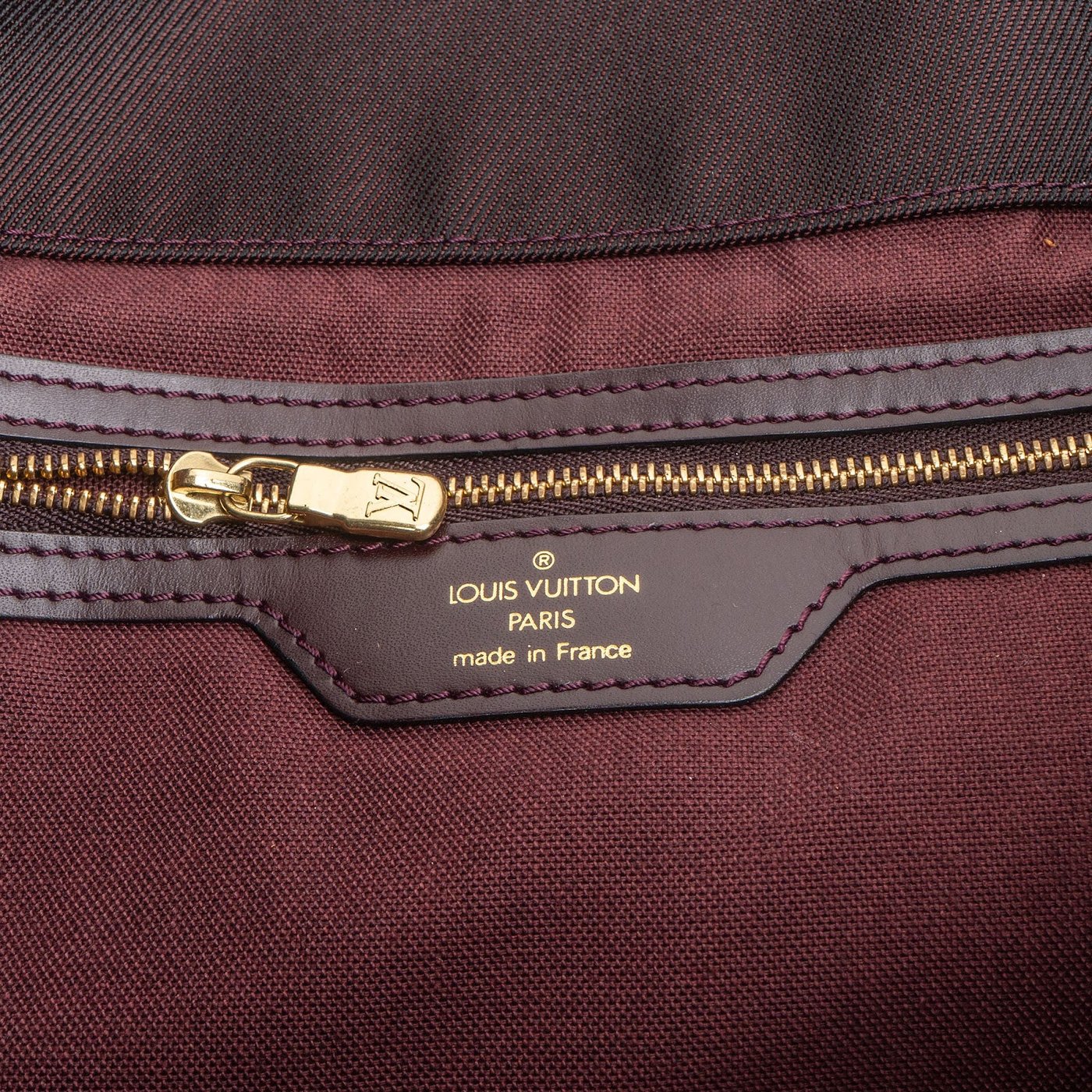 Louis Vuitton Bordeaux Taiga Leather Dersou Messenger Crossbody Bag