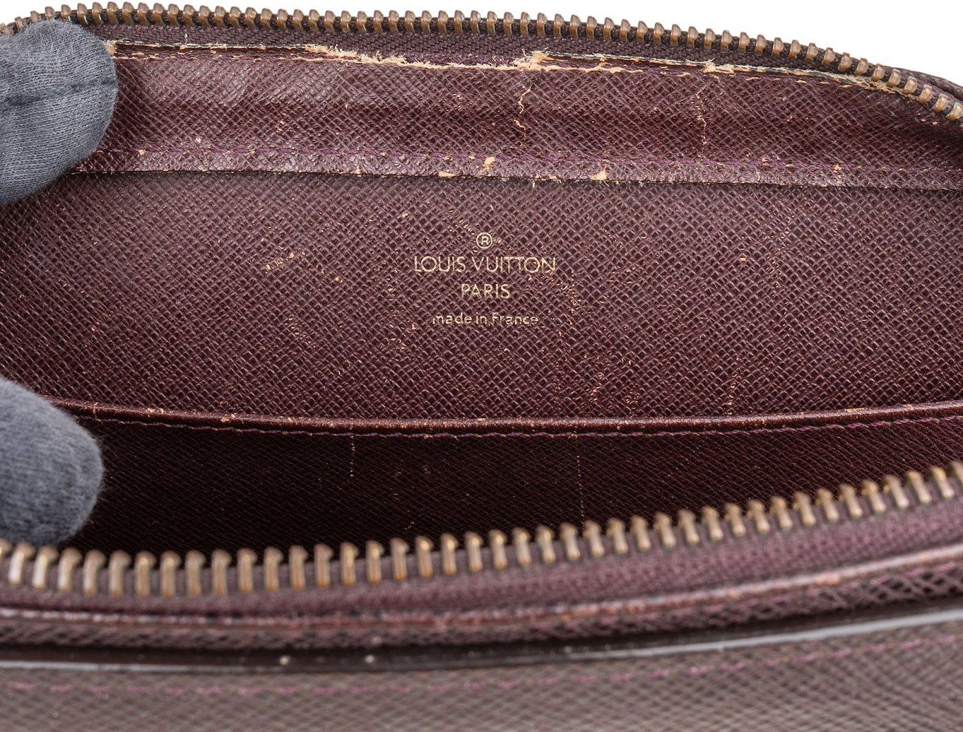 Louis Vuitton Taiga Leather Pochette Baikal Handbag