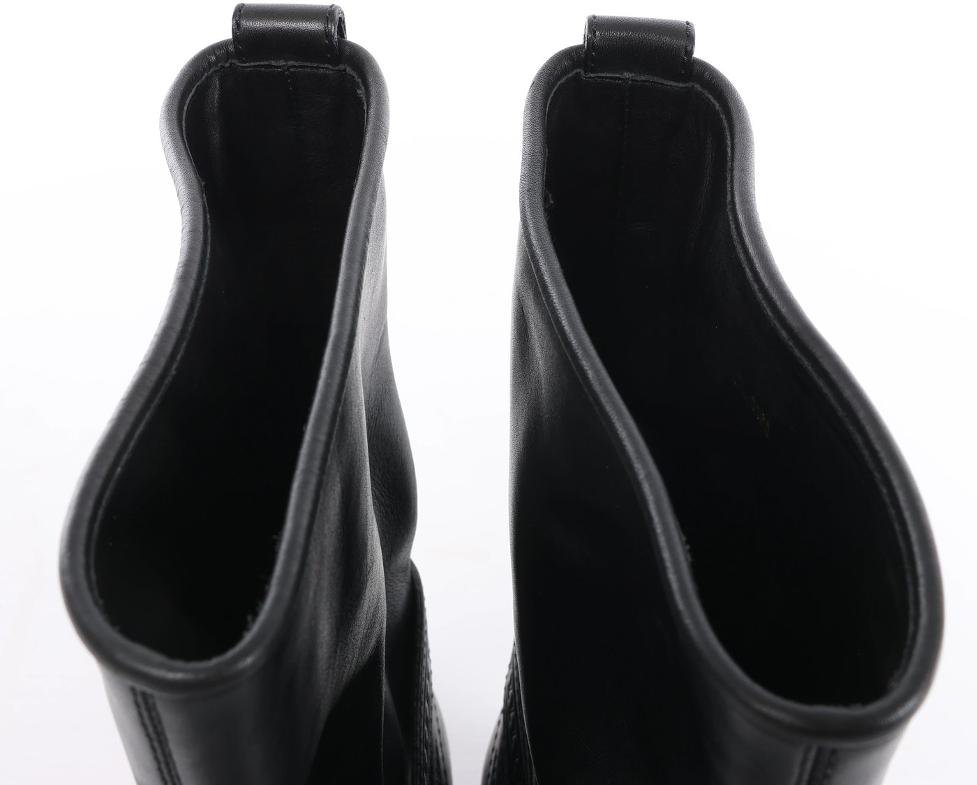 Louis Vuitton Susan 10 years Leather Ankle Boots in Black CL0160, Size EU 39.5