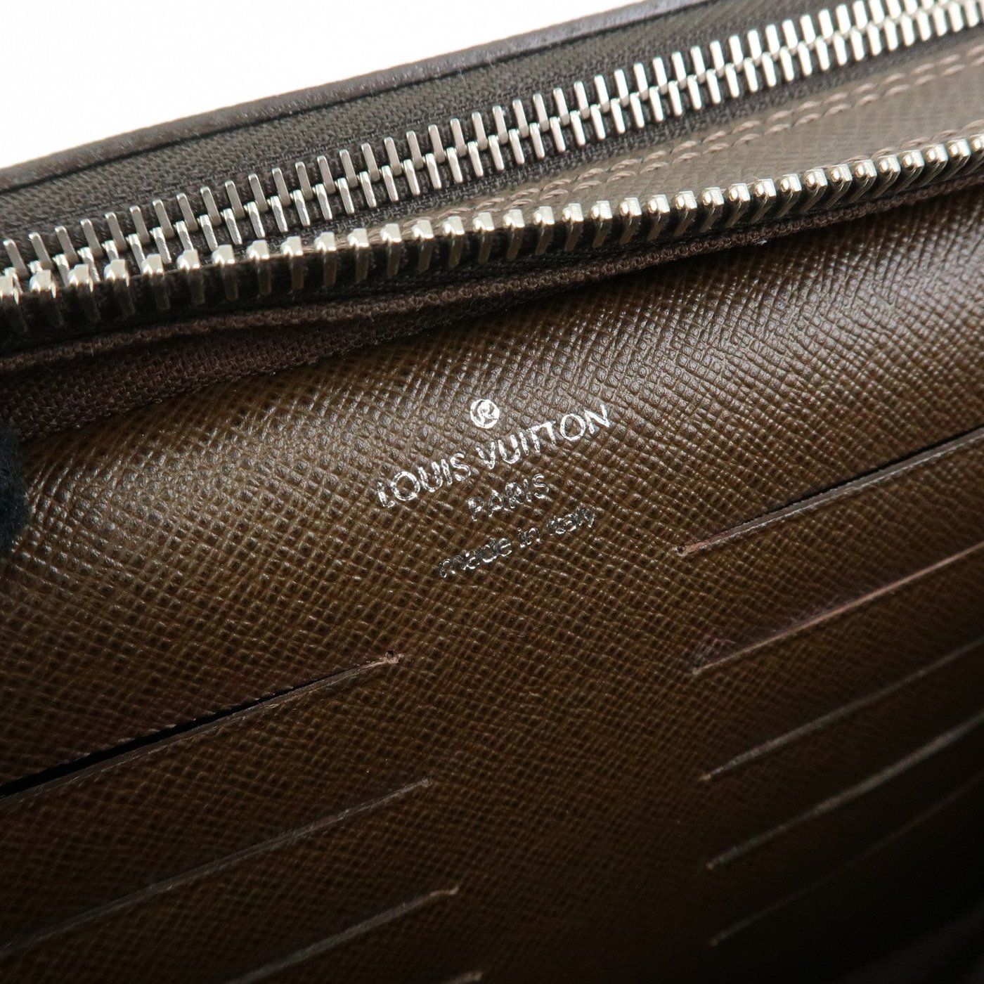 Louis Vuitton Neo Pavel Taiga Leather