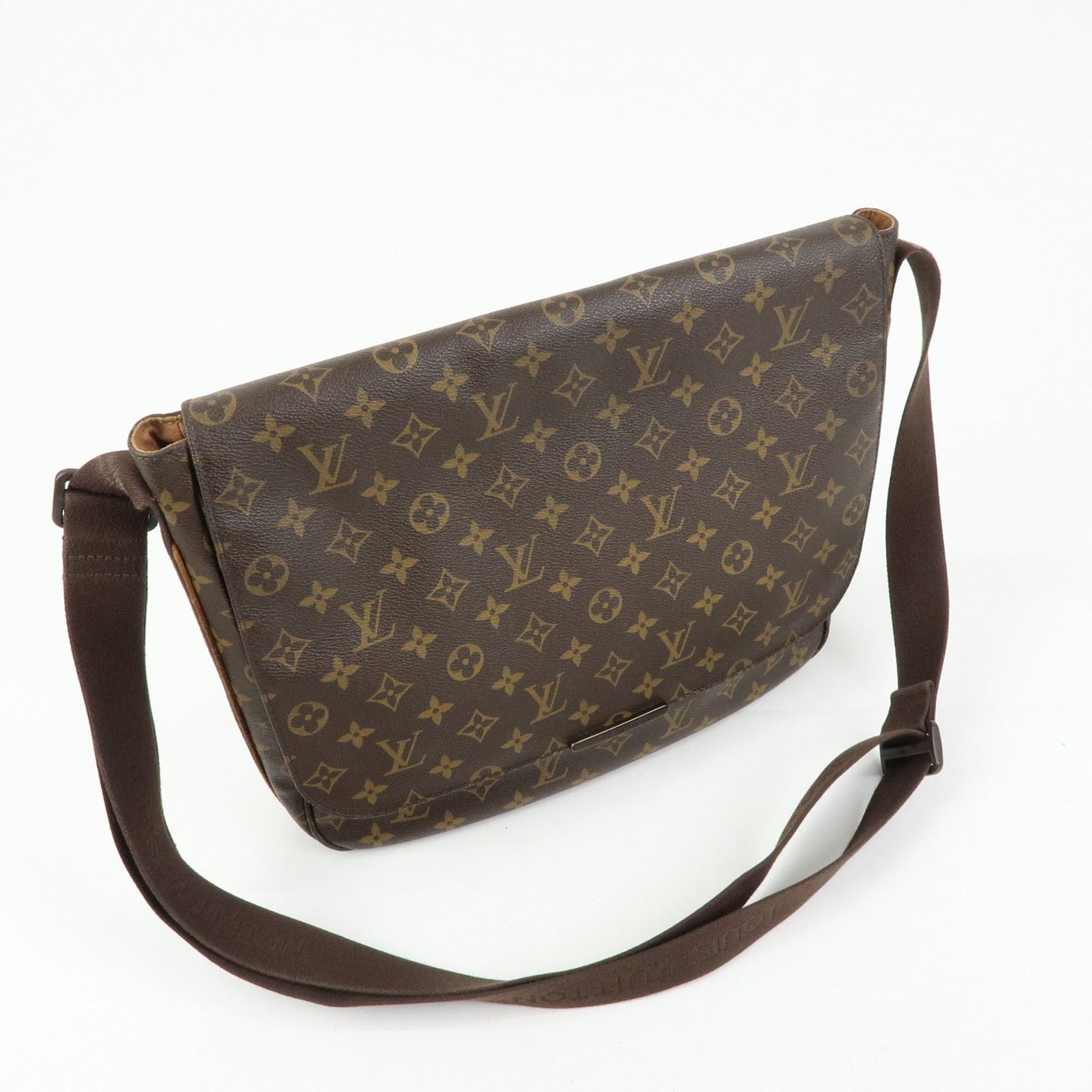 Louis Vuitton Beaubourg Messenger Monogram Canvas MM