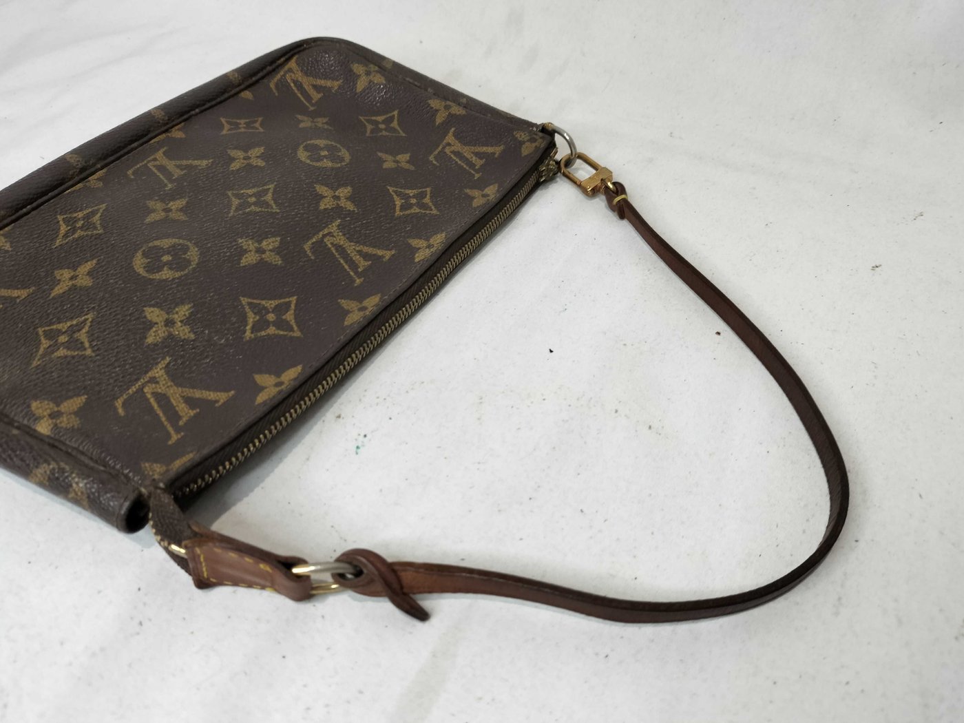 Louis Vuitton Pochette Accessoires Monogram Canvas Medium