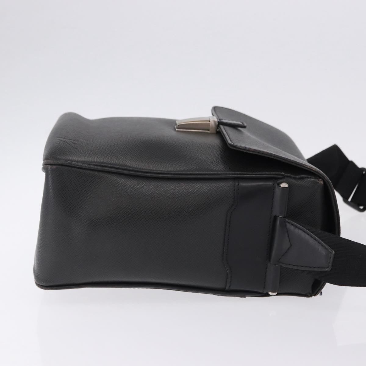 Louis Vuitton Yaranga Messenger Taiga Leather Medium