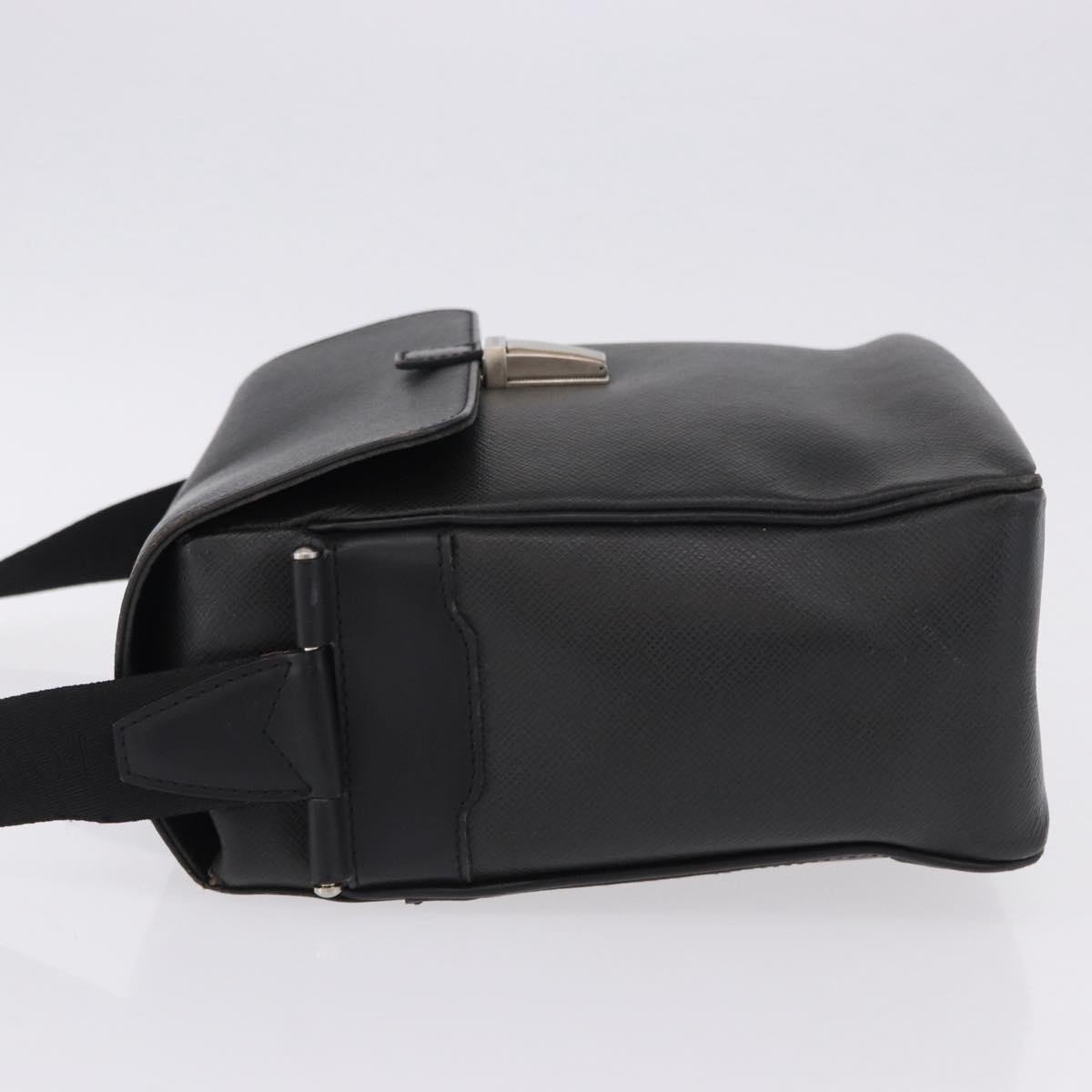 Louis Vuitton Yaranga Messenger Taiga Leather Medium
