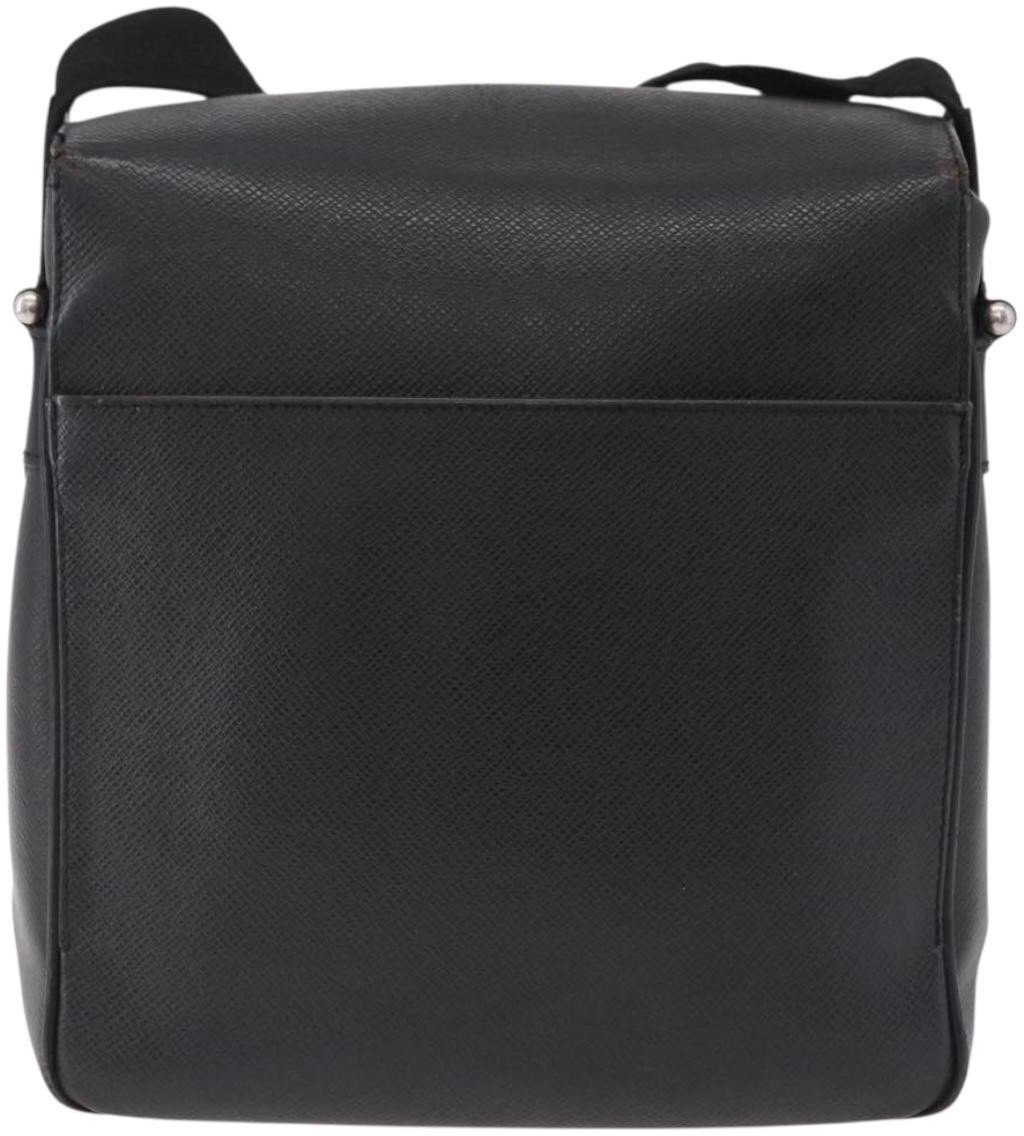 Louis Vuitton Yaranga Messenger Taiga Leather Medium