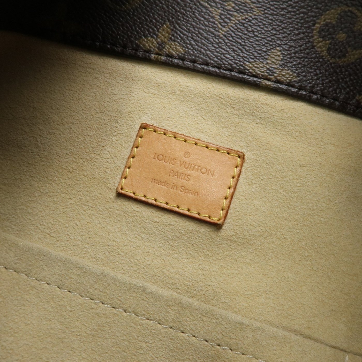 Louis Vuitton Artsy Monogram Canvas MM