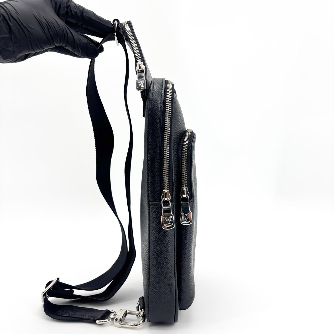Louis Vuitton Avenue Sling Taiga Leather