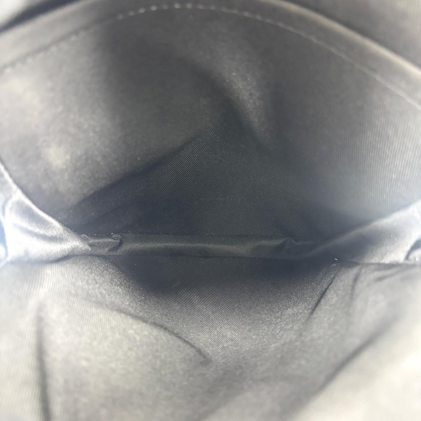 Louis Vuitton Avenue Sling Taiga Leather