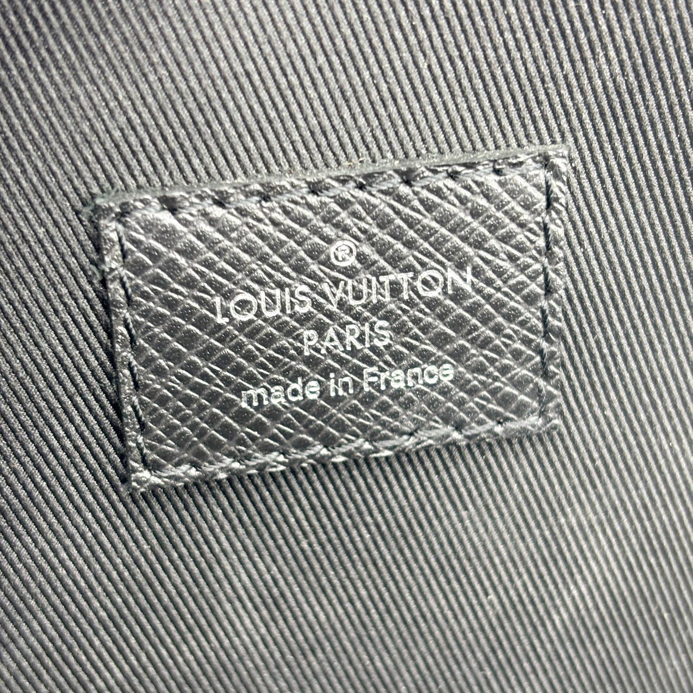 Louis Vuitton Avenue Sling Taiga Leather