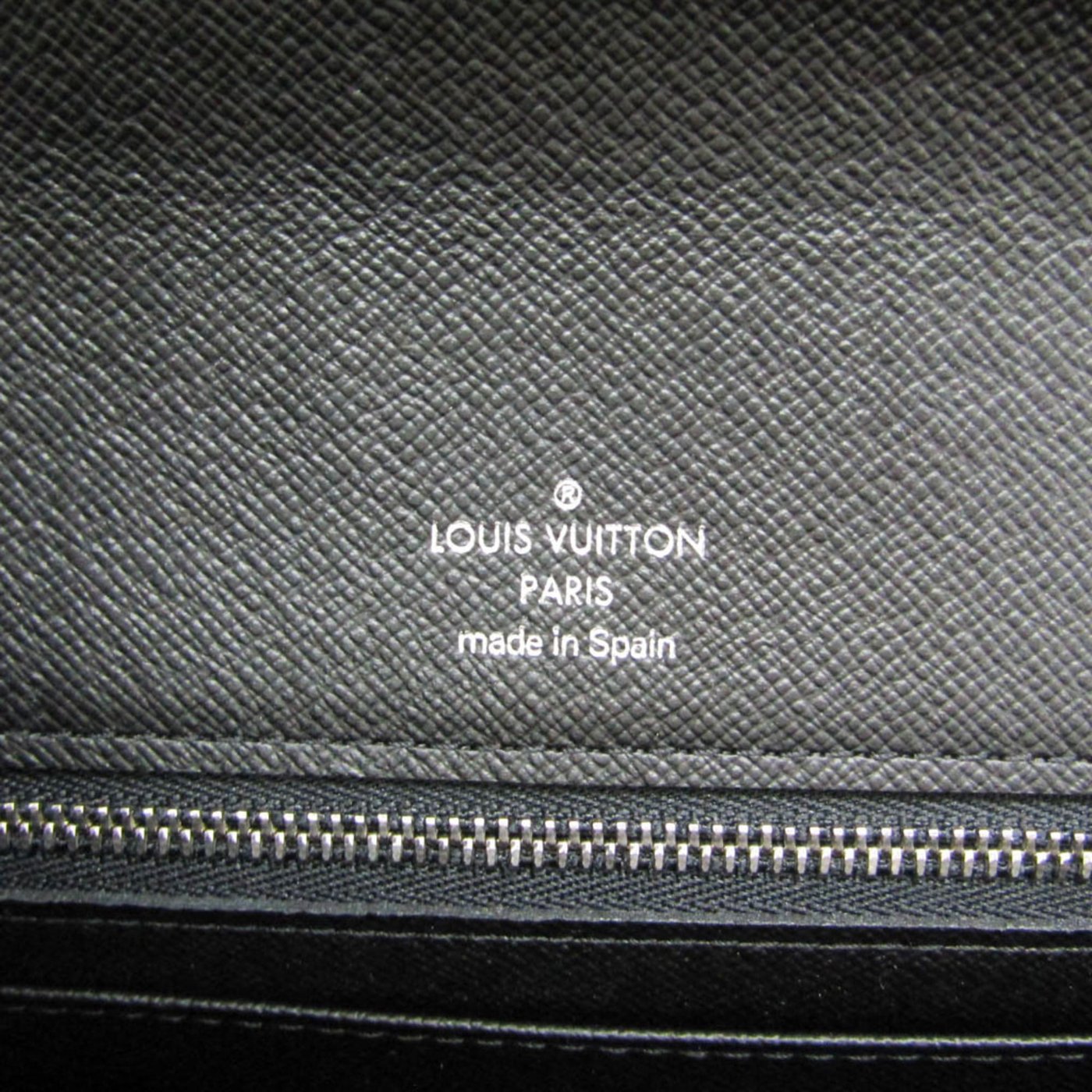 Louis Vuitton Selenga Pochette Taiga Leather