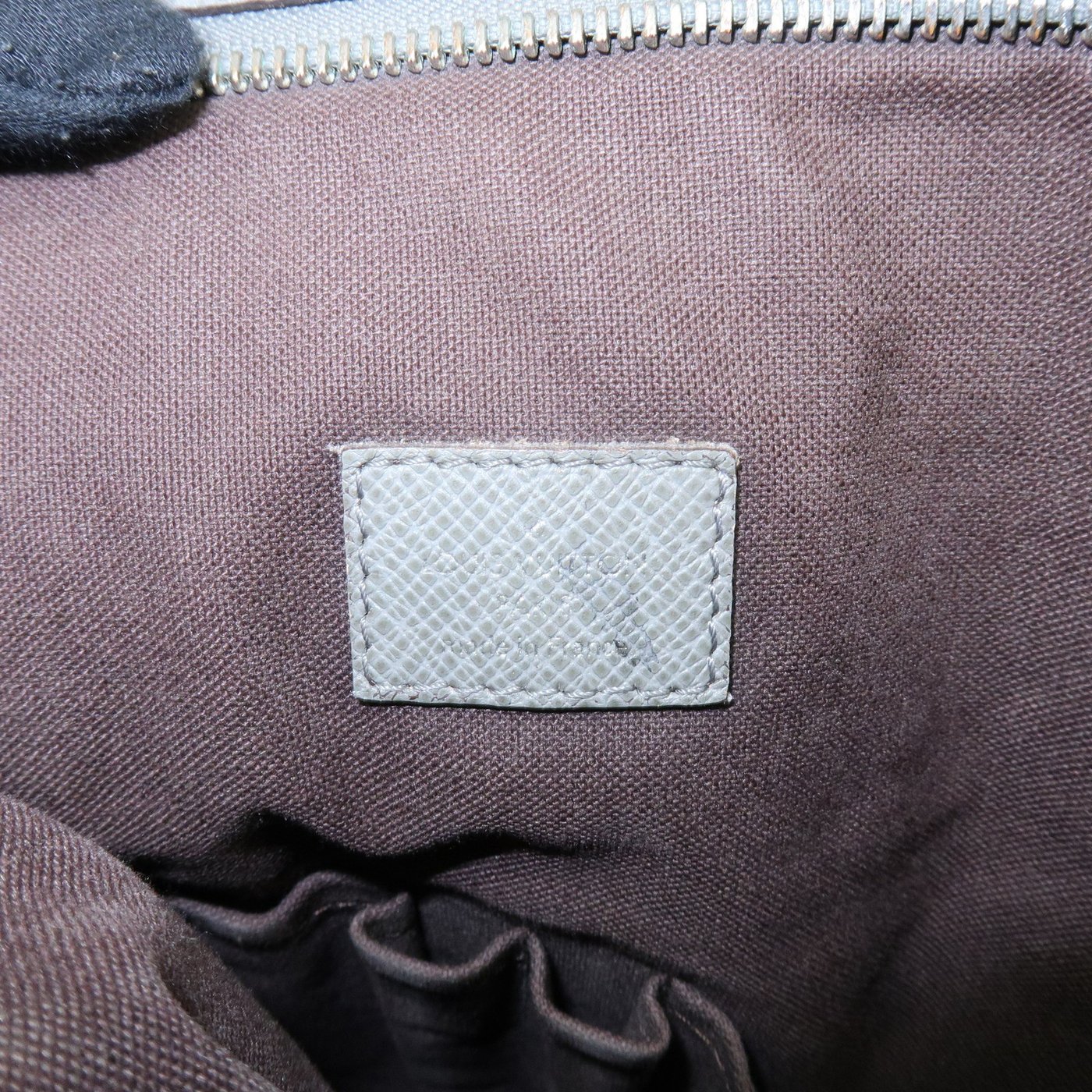 Louis Vuitton Sasha Taiga Leather