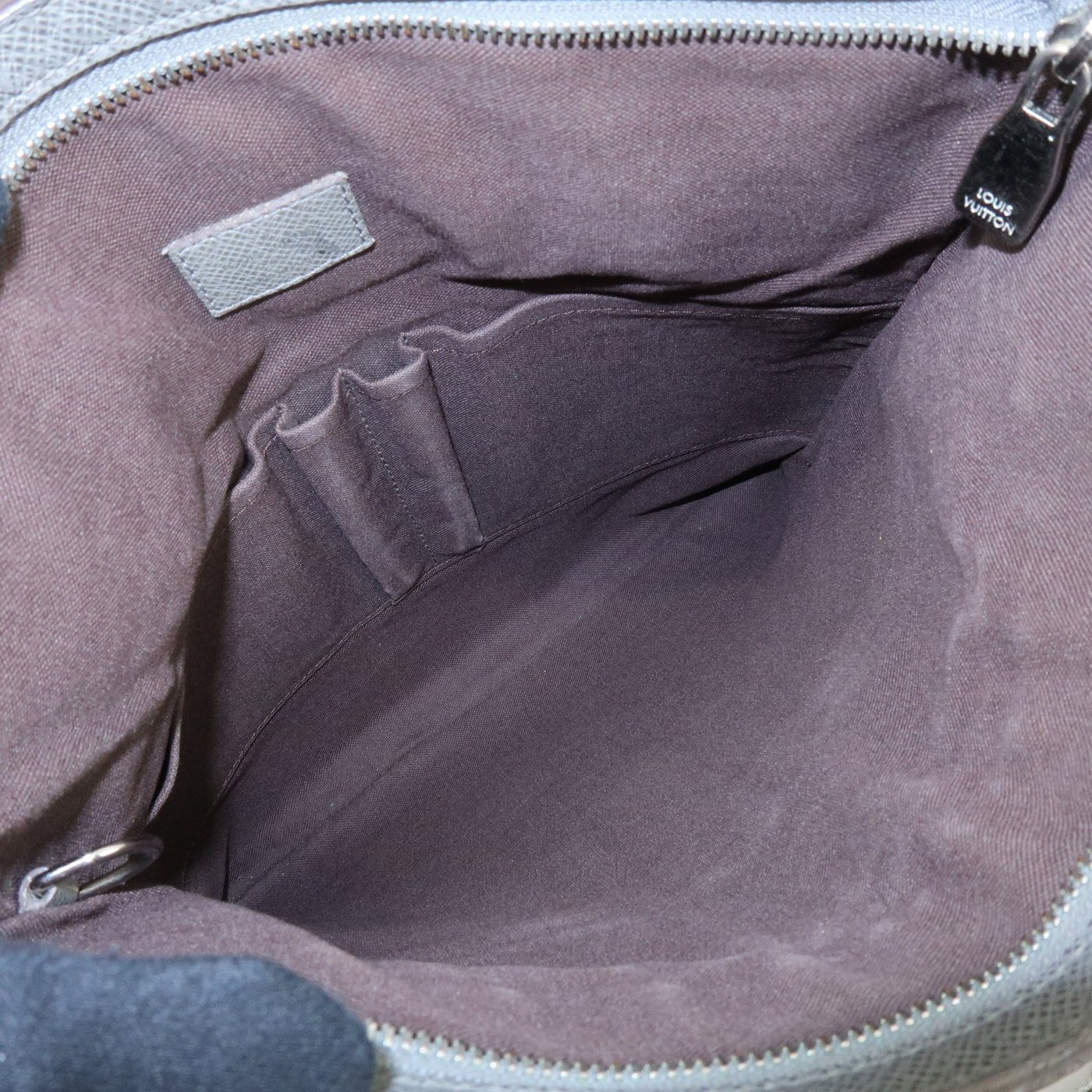 Louis Vuitton Sasha Taiga Leather