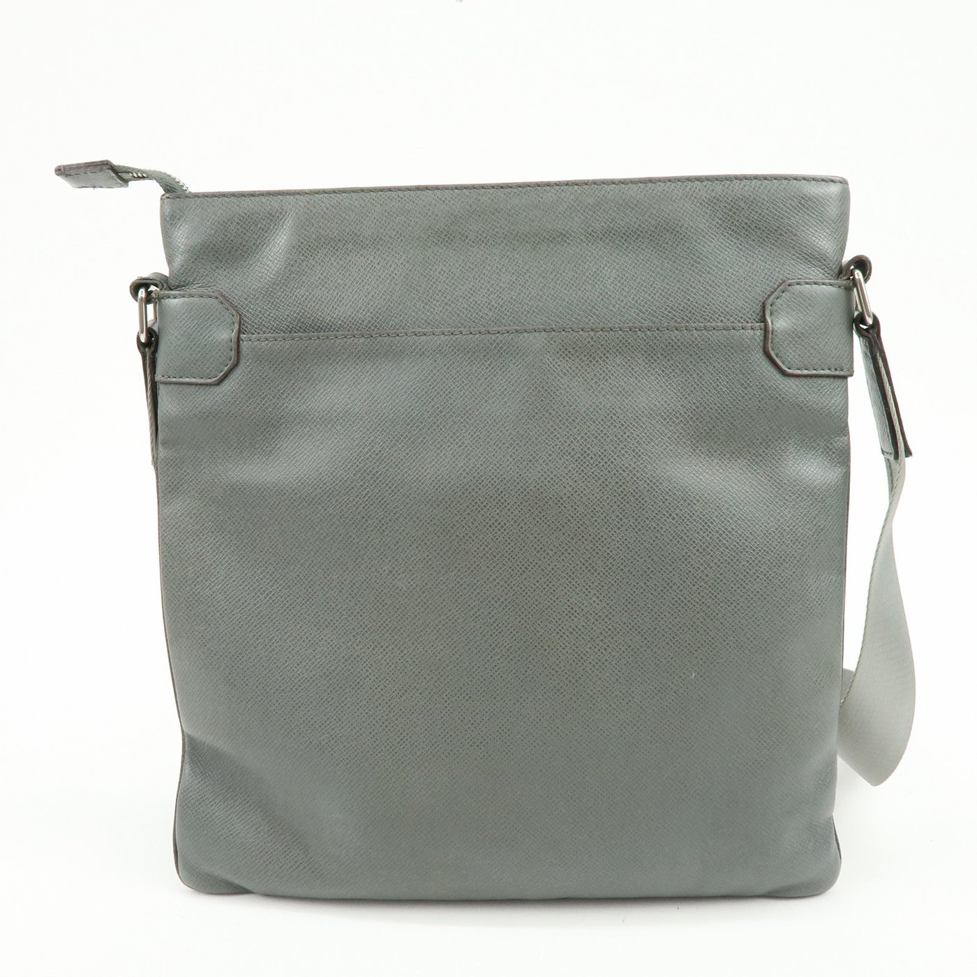Louis Vuitton Sasha Taiga Leather