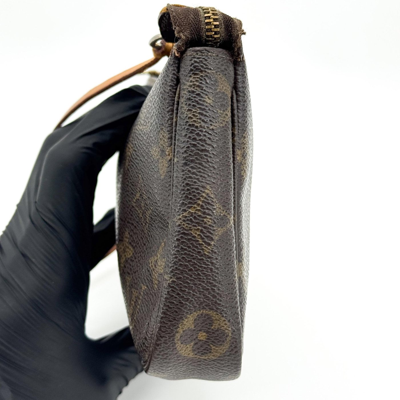 Louis Vuitton Louis Vuitton Monogramme Pochette Monogramme Canvas Medium
