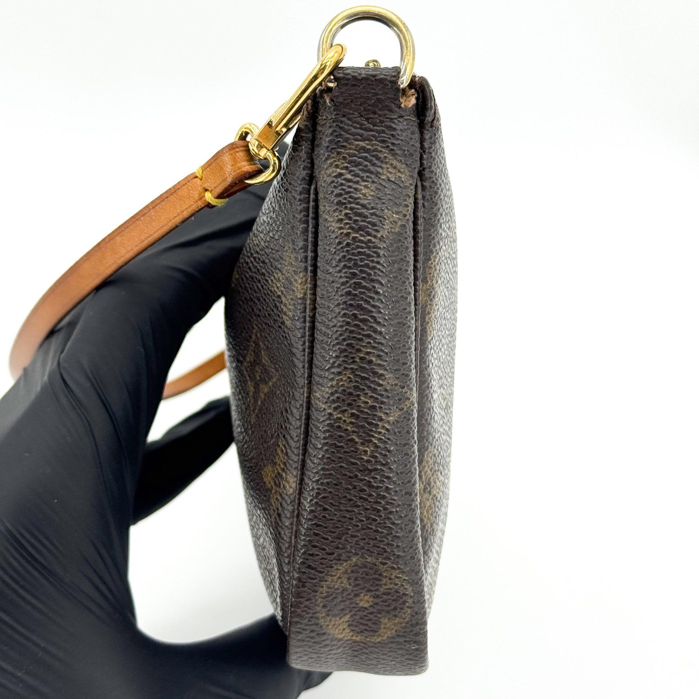 Louis Vuitton Louis Vuitton Monogramme Pochette Monogramme Canvas Medium
