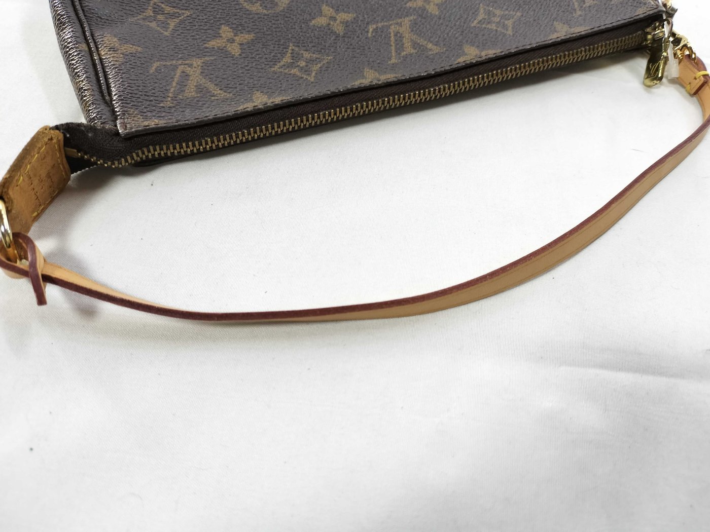 Louis Vuitton Pochette Accessoires Monogram Canvas MM