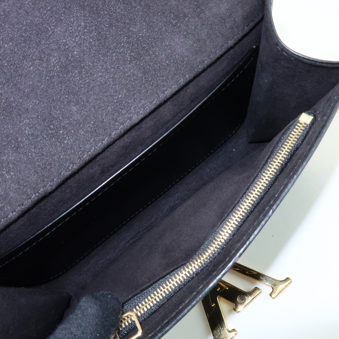 Louis Vuitton Chain Louise Clutch Leather MM