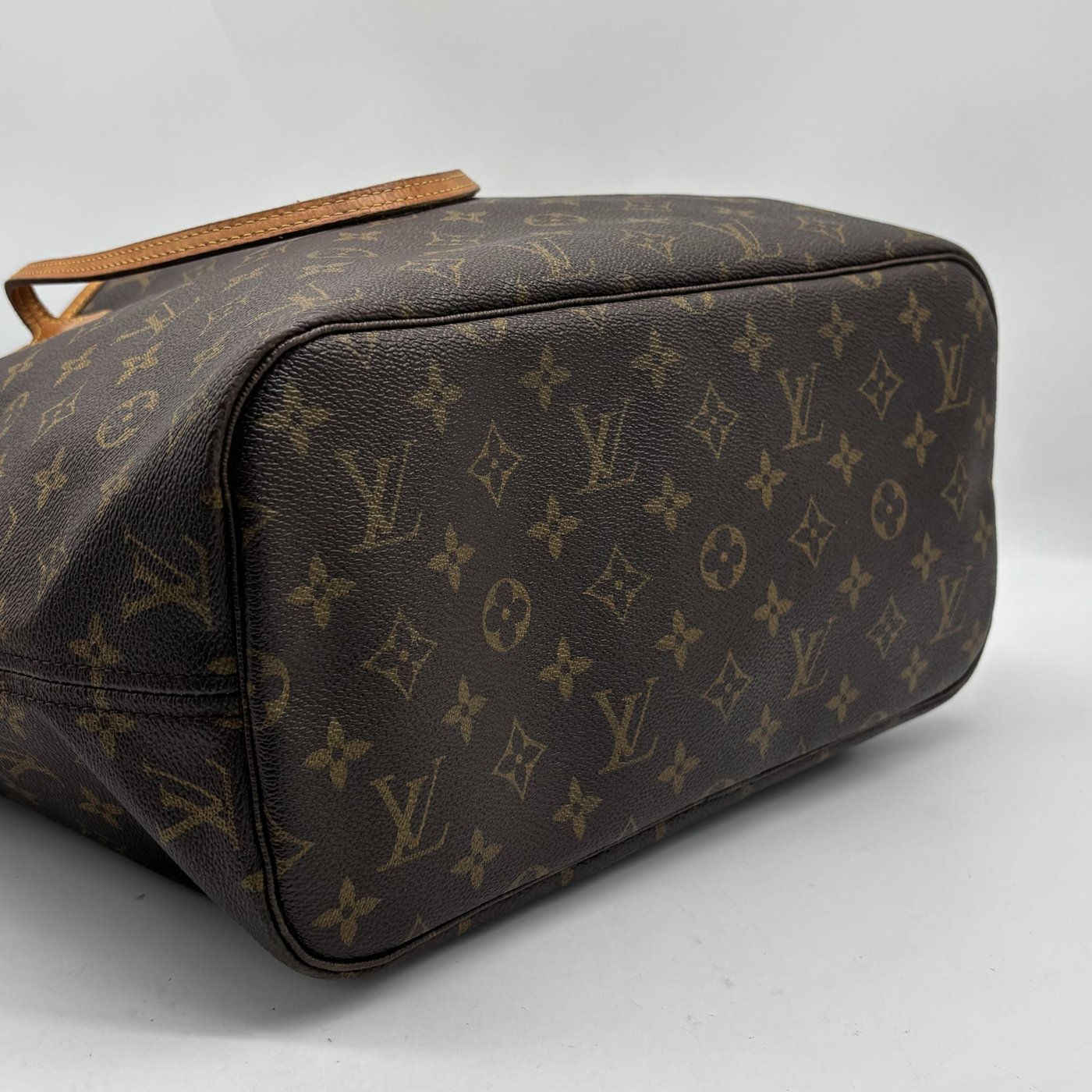 Louis Vuitton Neverfull Monogram Canvas MM