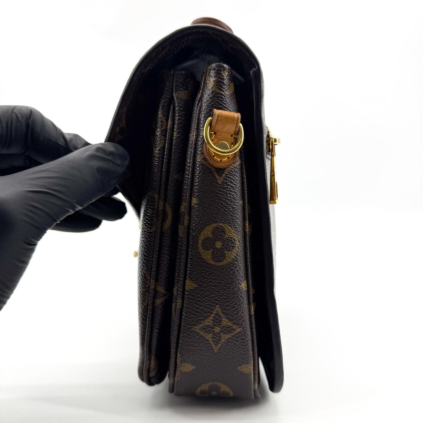 Louis Vuitton Pochette Metis Monogram Canvas MM