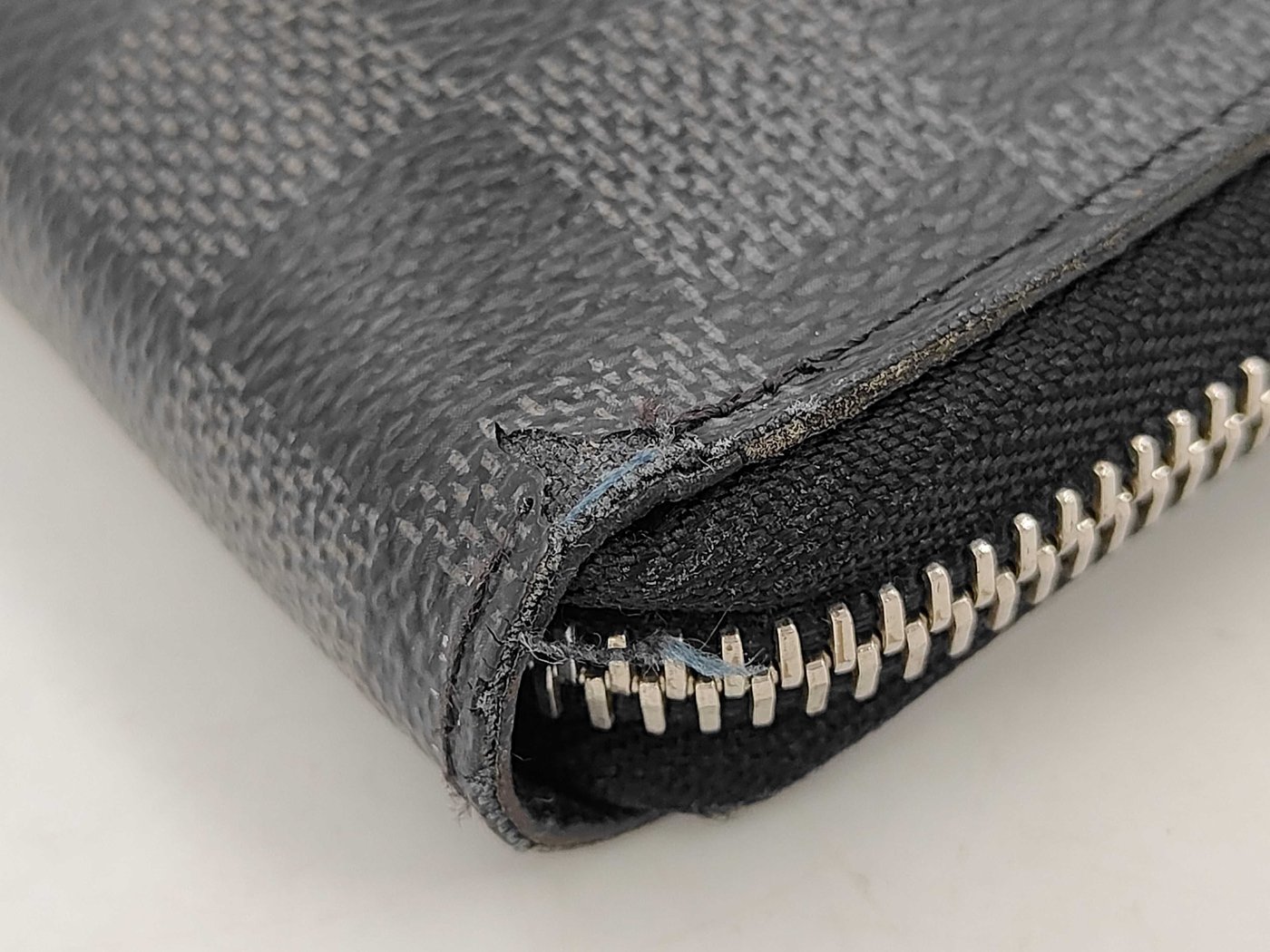 Louis Vuitton Zippy wallet vertical Damier Graphite 20 cm