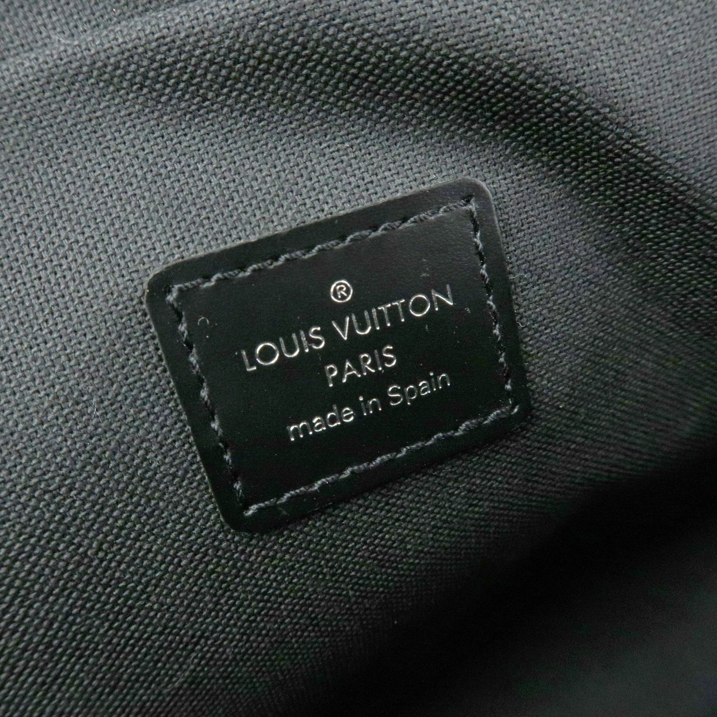 Louis Vuitton Kaluga Pochette Clutch Taiga Leather