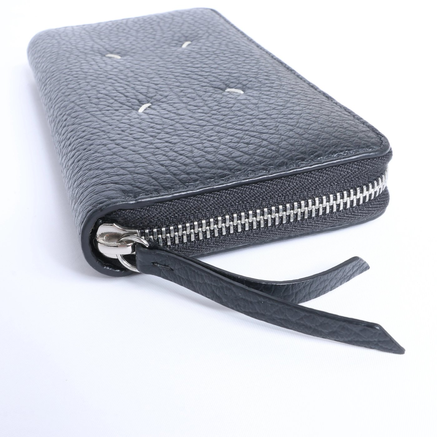 Maison Margiela Zip Round Leather Wallet in Black S56UI0110