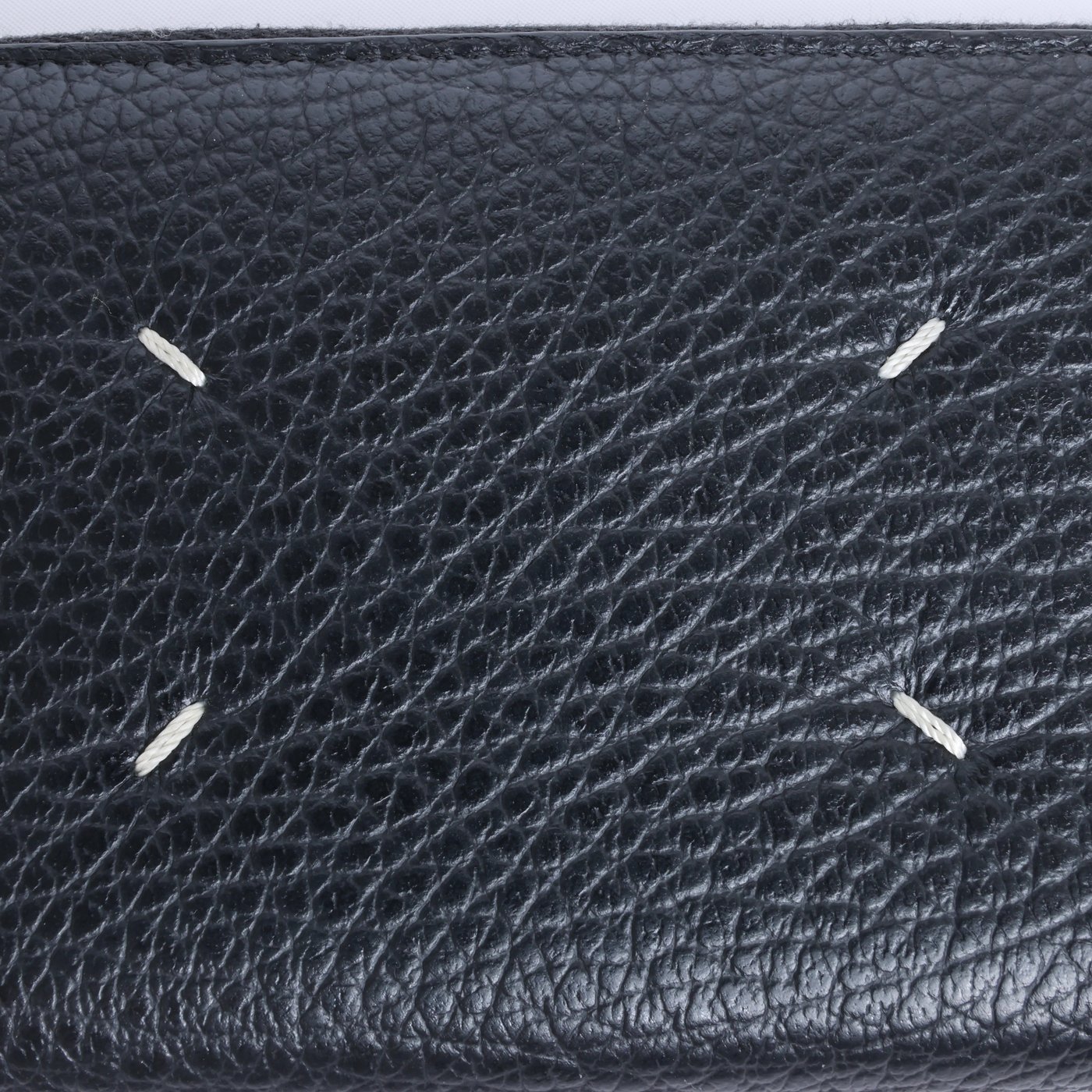 Maison Margiela Zip Round Leather Wallet in Black S56UI0110