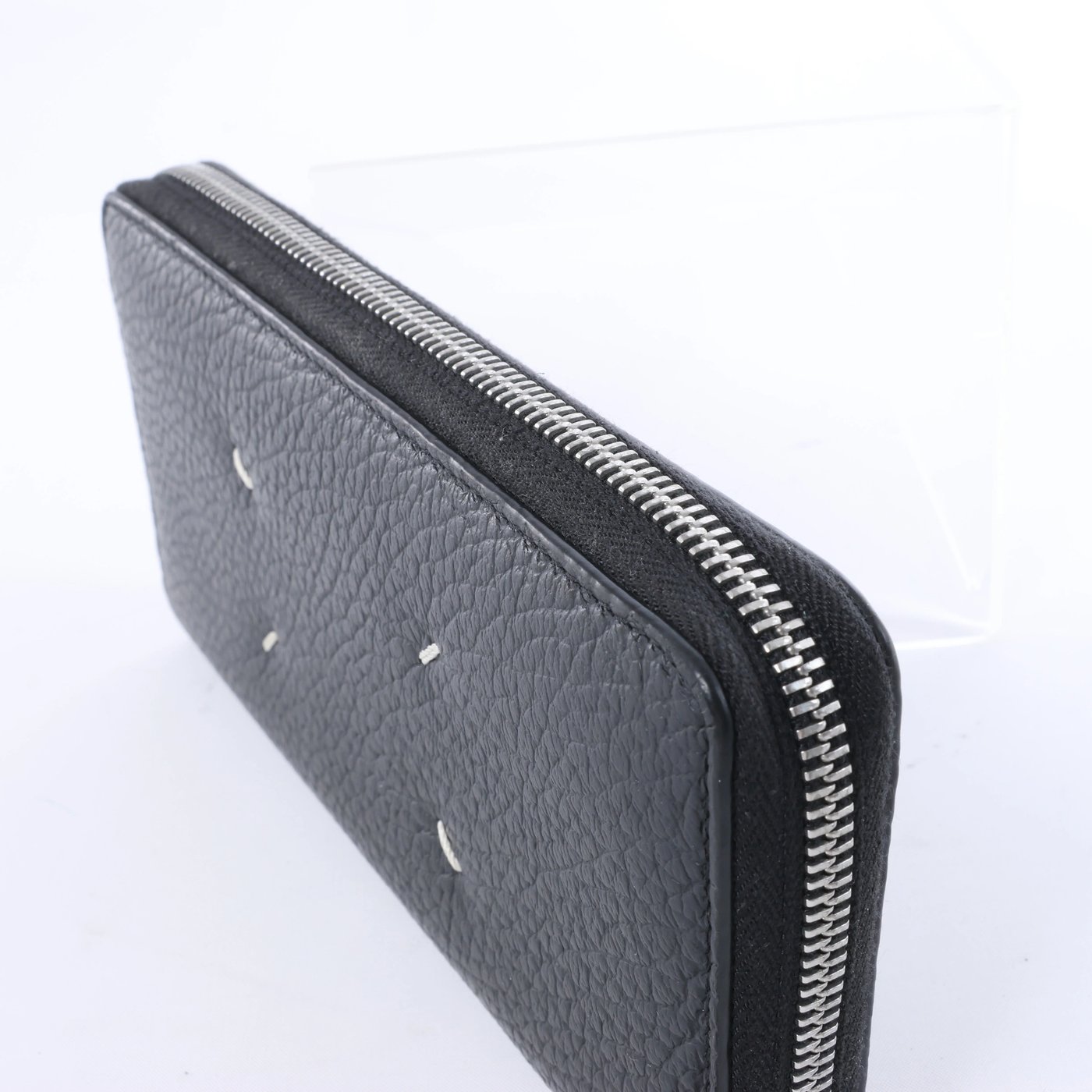 Maison Margiela Zip Round Leather Wallet in Black S56UI0110
