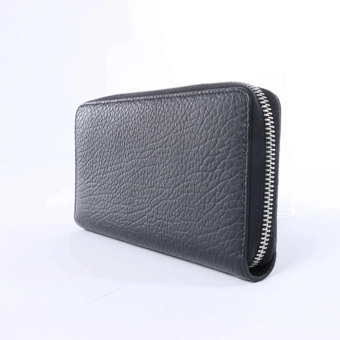 Maison Margiela Zip Round Leather Wallet in Black S56UI0110