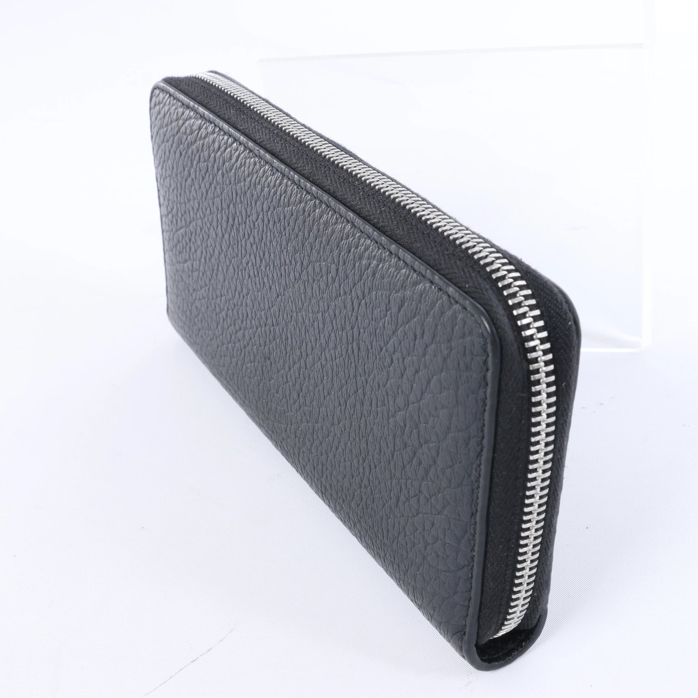 Maison Margiela Zip Round Leather Wallet in Black S56UI0110