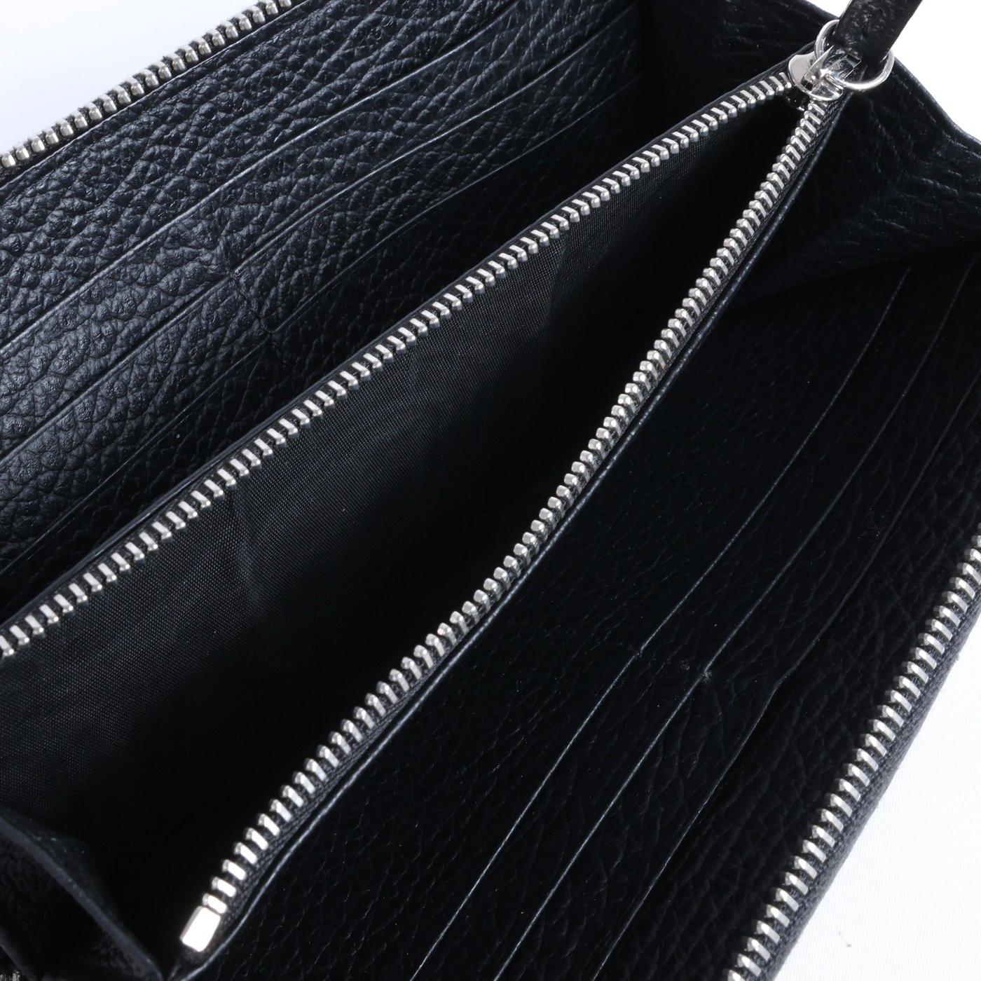 Maison Margiela Zip Round Leather Wallet in Black S56UI0110