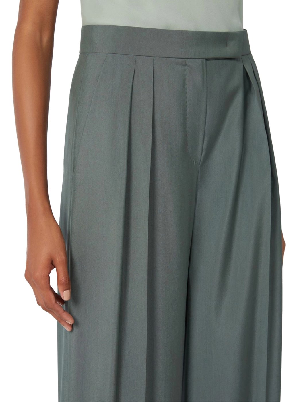 Wide-Leg Trousers with Soft Pleats and Structured Waistband