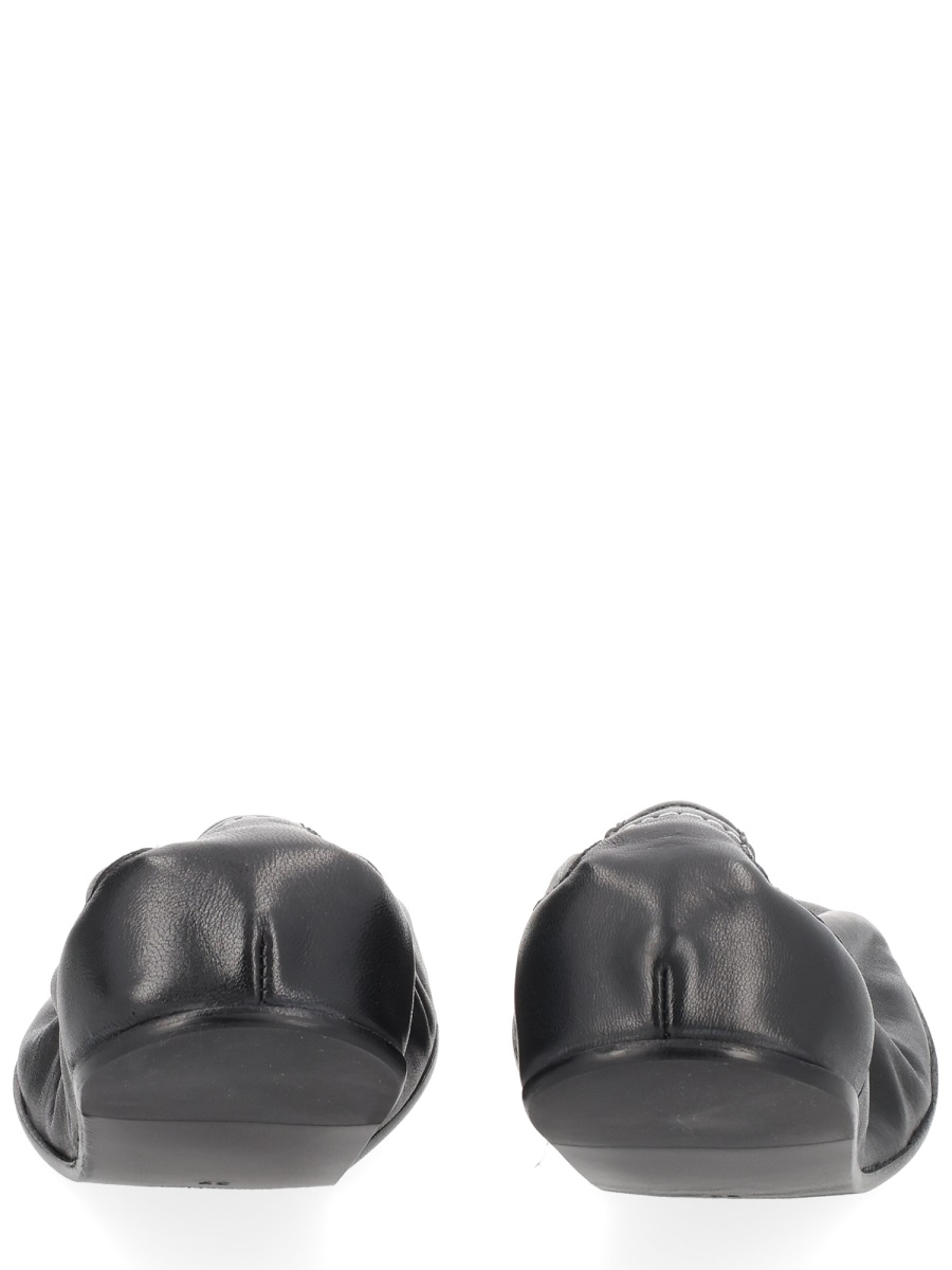 Pointed Toe Gathered Leather Flats