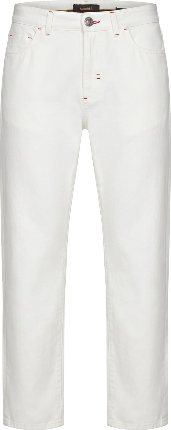 White trousers with pockets