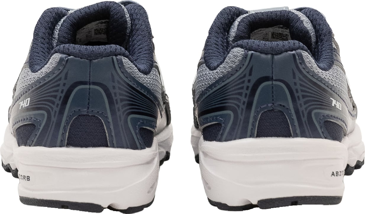 Sneakers 740
