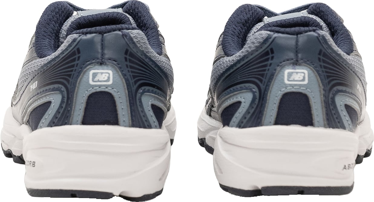 Sneakers 740