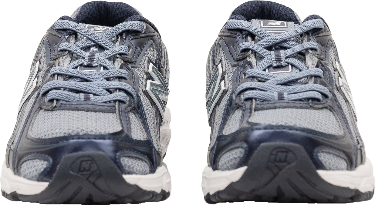 Sneakers 740