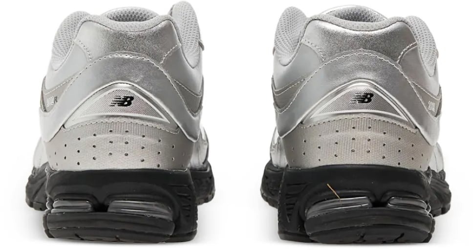 2002r Silver Metallic Sneakers
