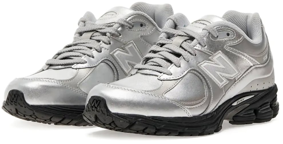 2002r Silver Metallic Sneakers