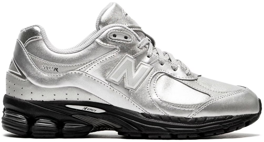 2002r Silver Metallic Sneakers
