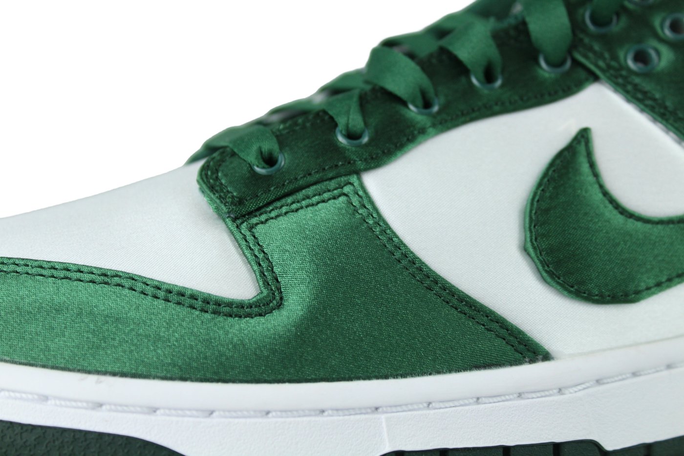 Nike Dunk Low 'Satin Green' - Size 43 (ARCHIVE)
