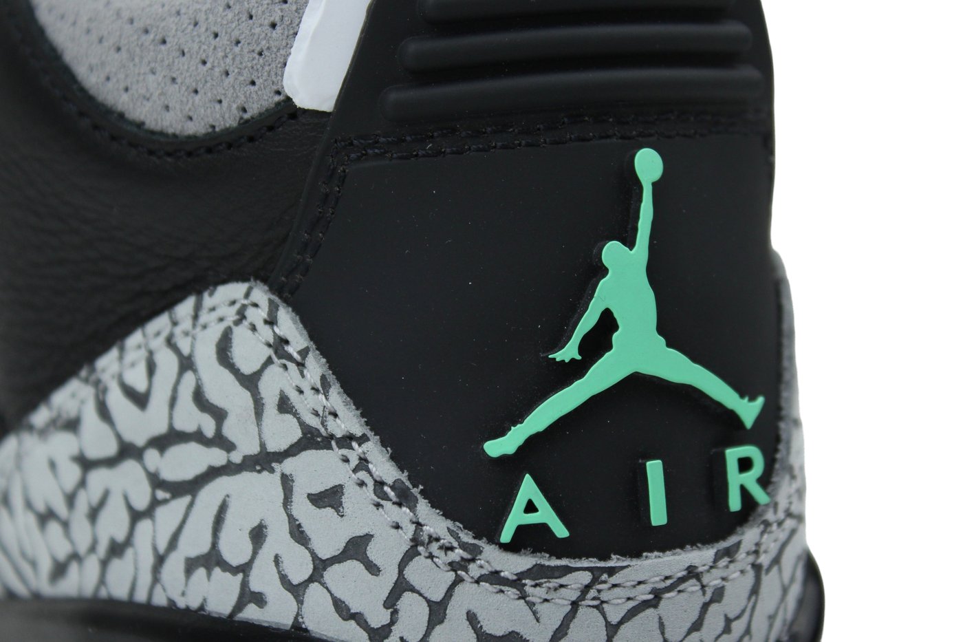 Air Jordan 3 'Green Glow'
