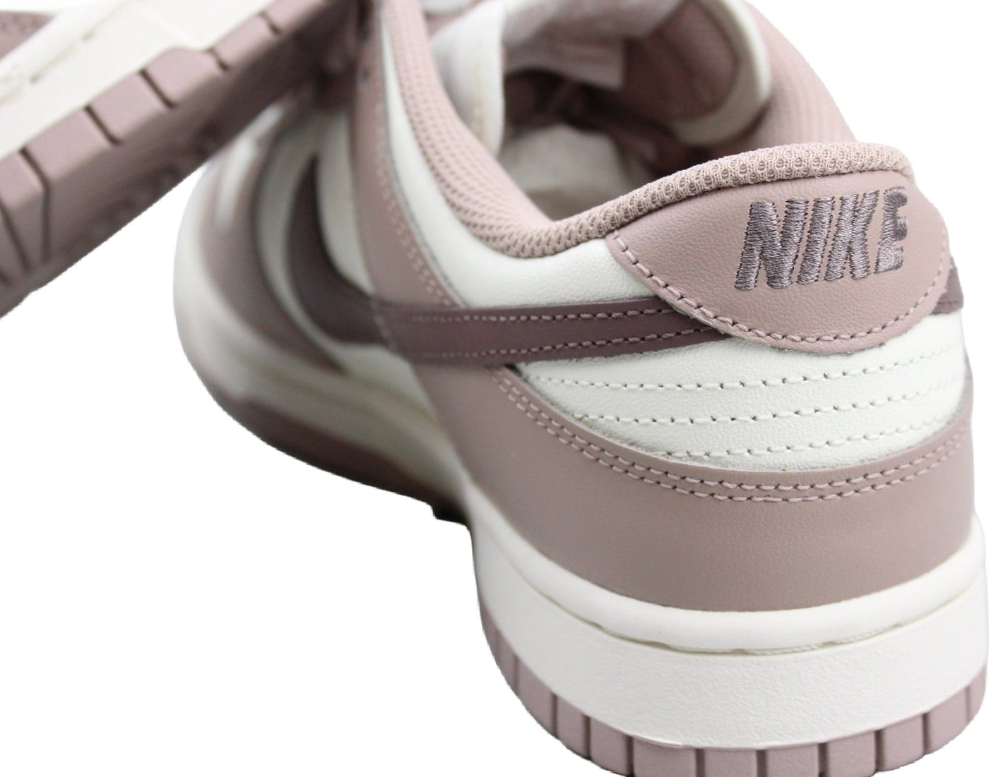 Nike Dunk Low 'Diffused Taupe' (dames)