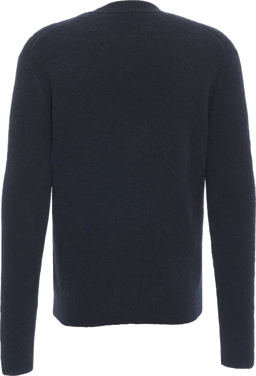 Pullover with raglan sleeves