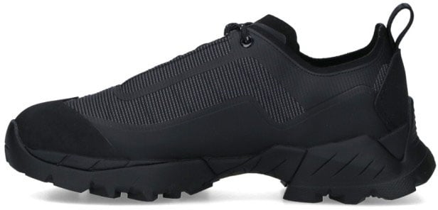 Minimalist Black Sneakers With Low-Top Silhouette