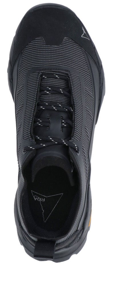 Minimalist Black Sneakers With Low-Top Silhouette