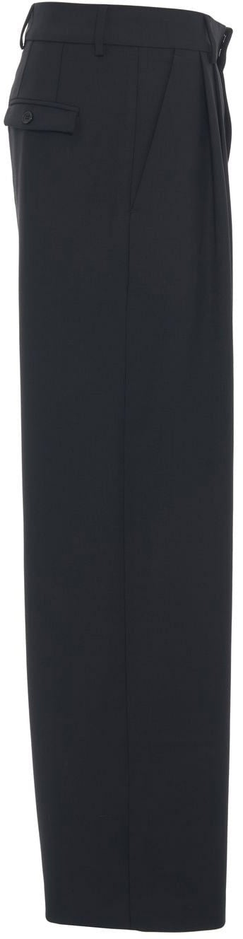 Pleated trousers