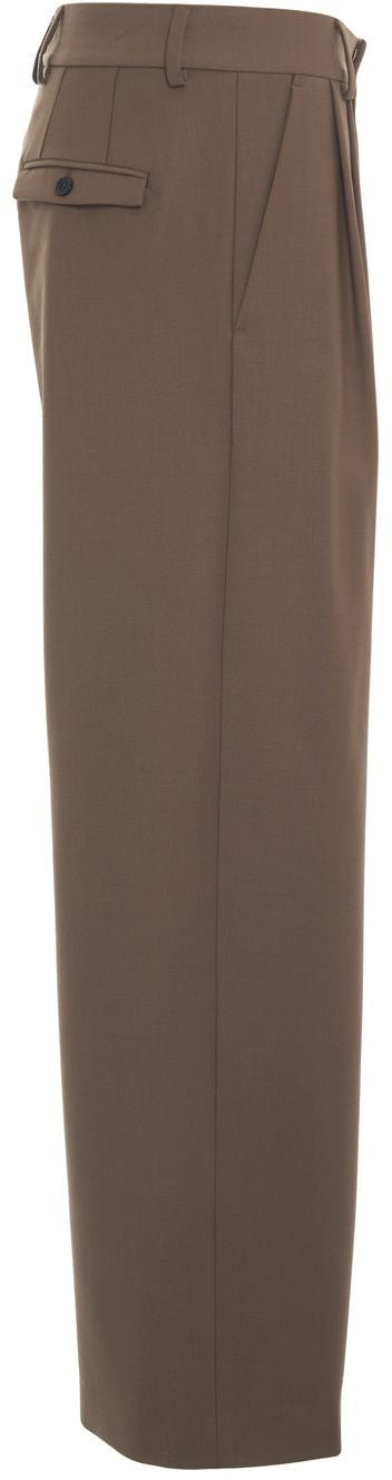 Pleated trousers