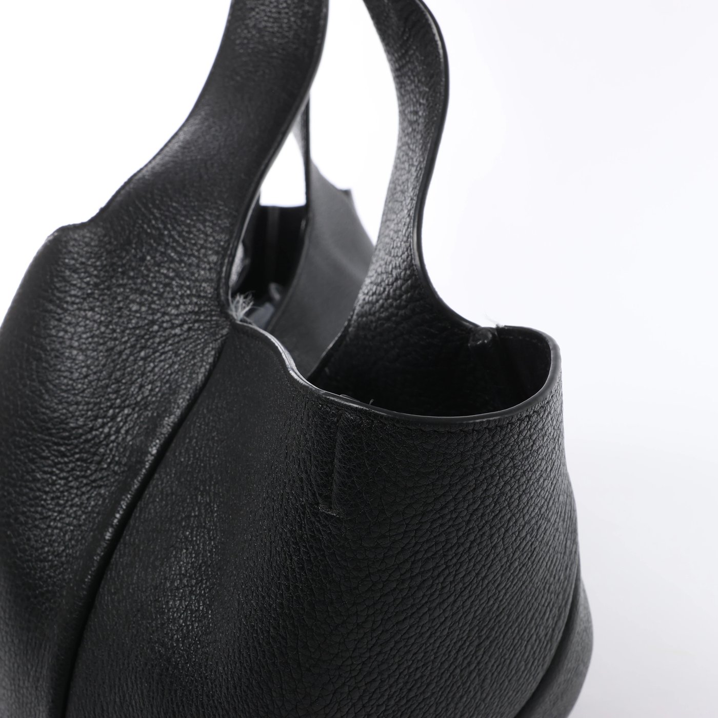 Saint Laurent Paris Le 5 À 7 Bea Leather Shoulder Bag in Black 763435