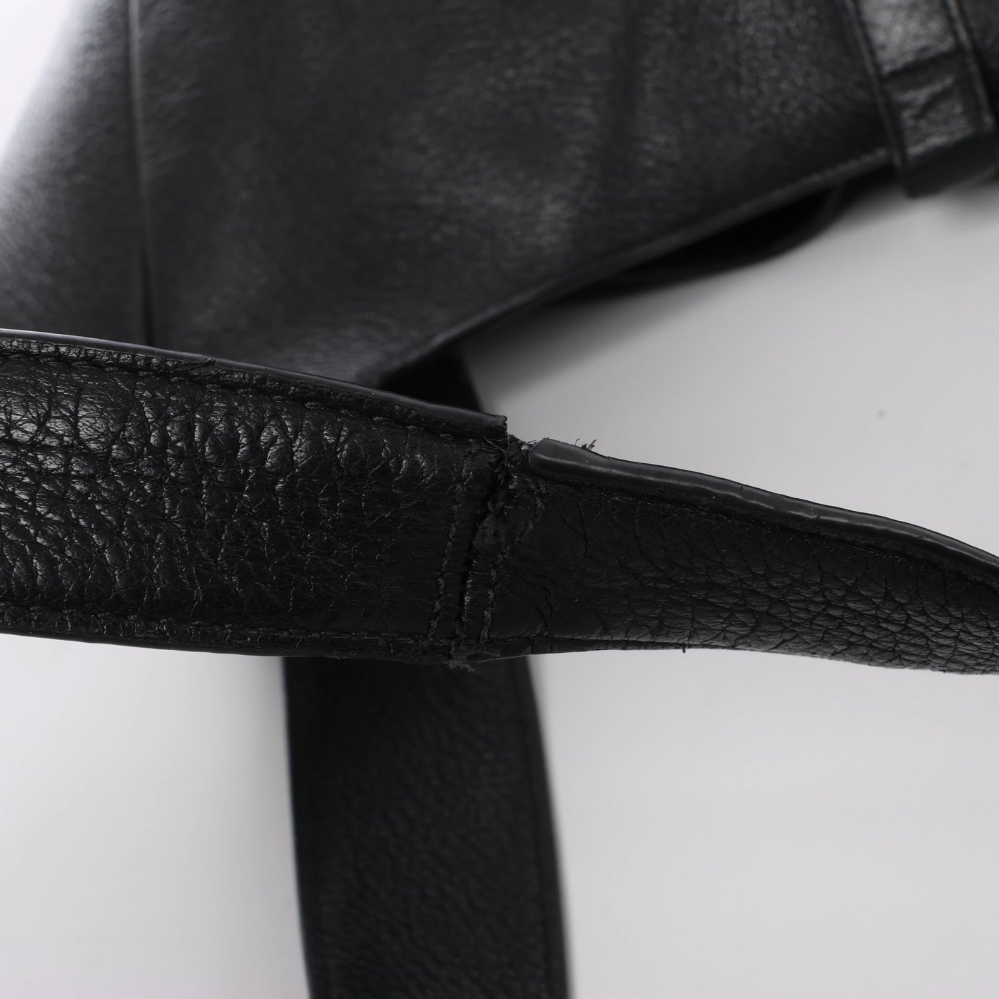 Saint Laurent Paris Le 5 À 7 Bea Leather Shoulder Bag in Black 763435